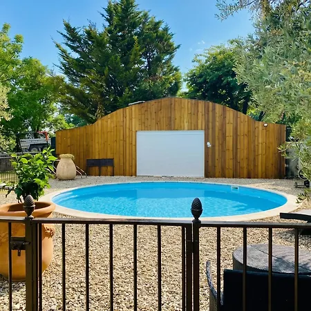 Avec Piscine A Villa *