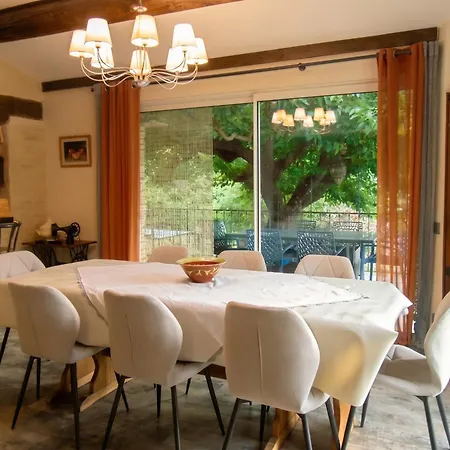 Avec Piscine A Villa *
